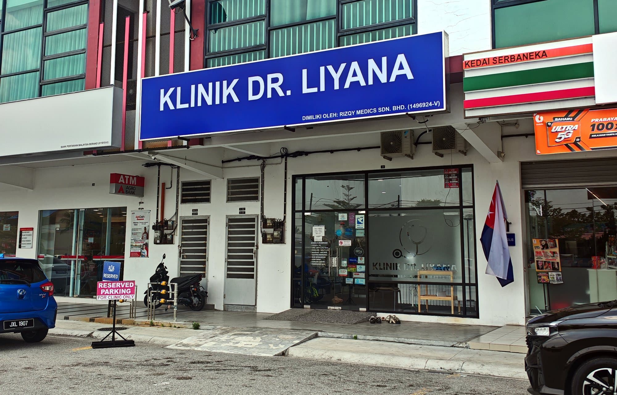 Klinik Dr. Liyana 招牌
